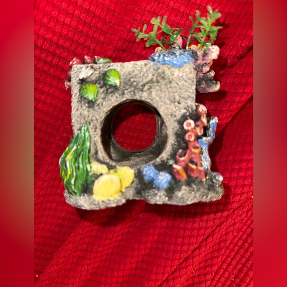 Aquarium decor mimic a rock formation with fakeplants and coral 3 inches wide